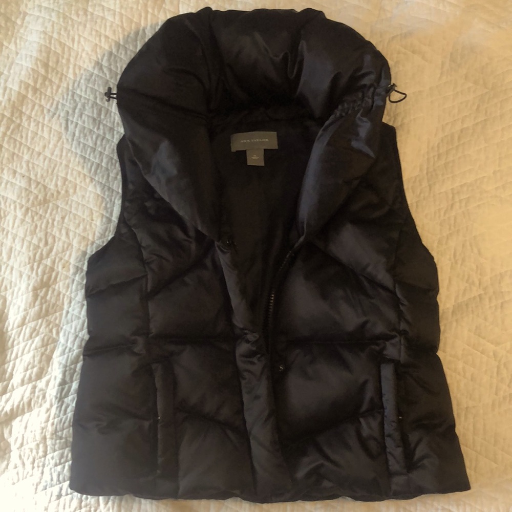 Ann Taylor puffy vest black size medium